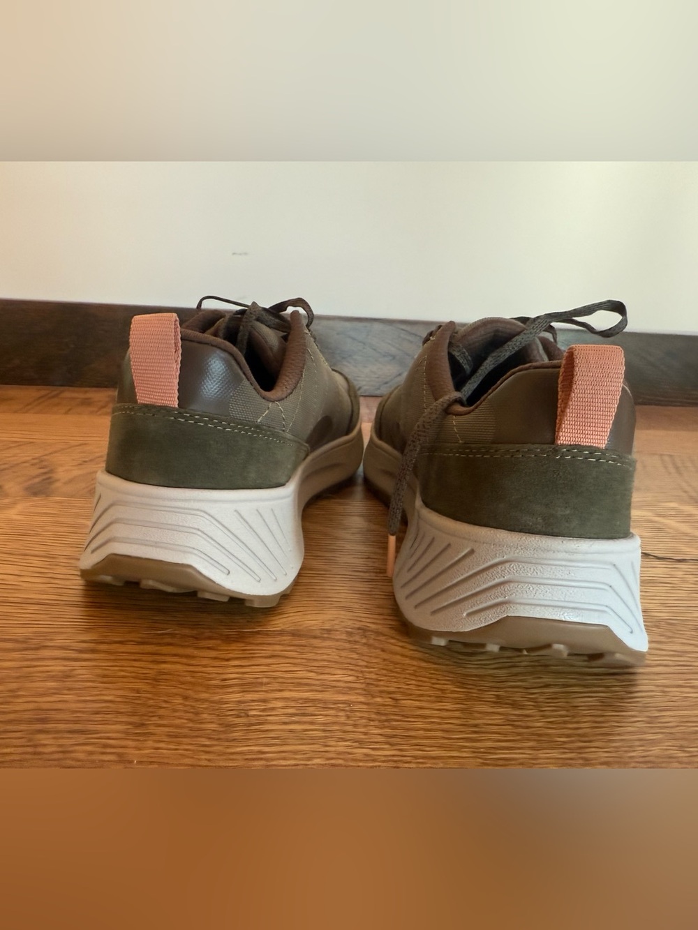 Teva women’s Olive Green Sneakers size 8.5 - Picture 5 of 8